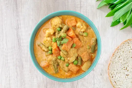 Vegetable korma with cauliflower, peas and sweet potato